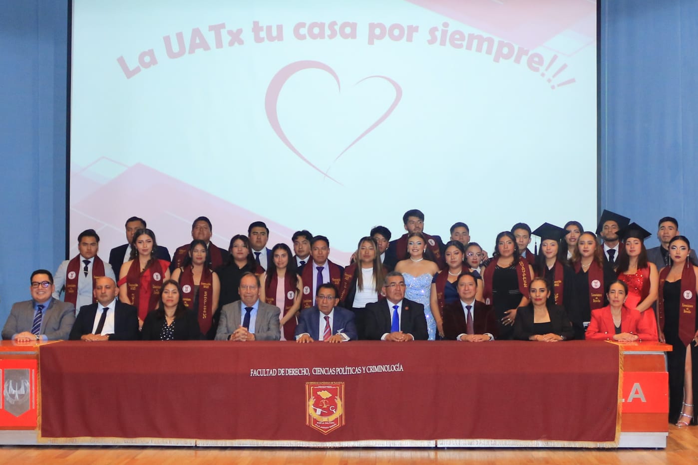Concluye su formación nueva generación de abogados en la UATx